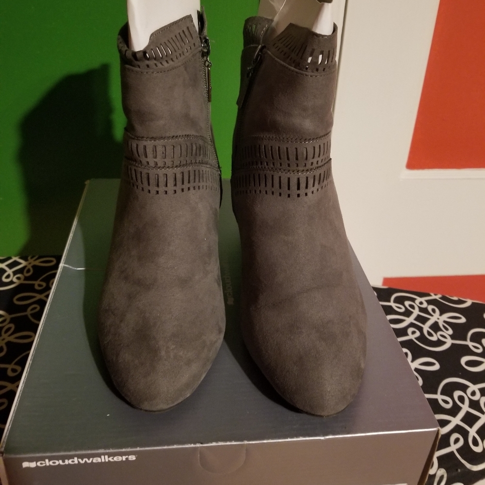 Cloudwalkers Vana gray suede heeled boots size 7.5